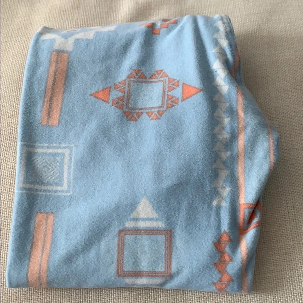 New! Girl’s Lularoe Aztec print light blue leggings S/M